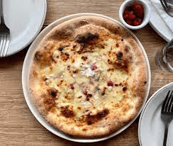 a picture of a pizza from Belo Cafe