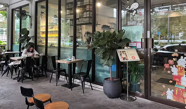 Flag White Cafe In Bukit Timah