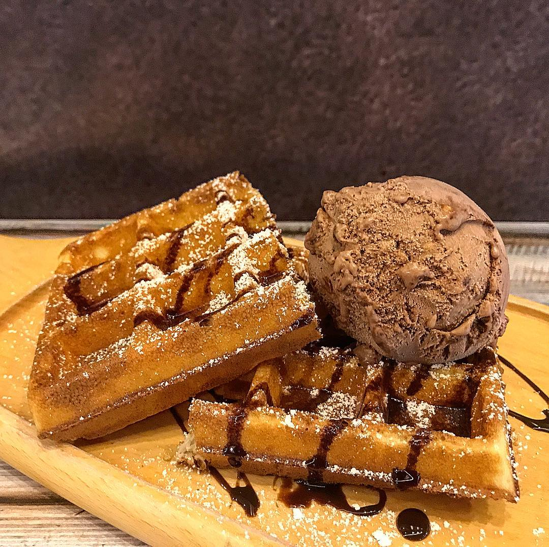 crispy waffles from 5 the moments Cafe