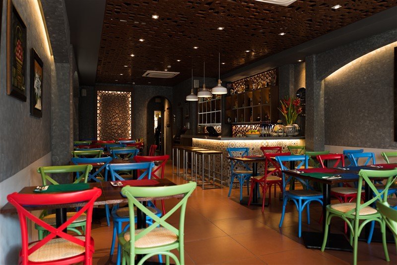 the interior of comida mexicana